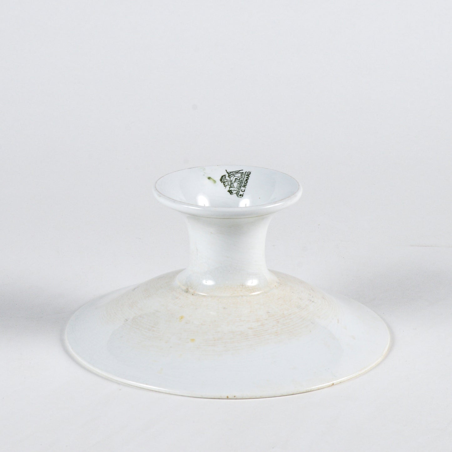 Alzatina in ceramica S.C. Richard con segni del tempo