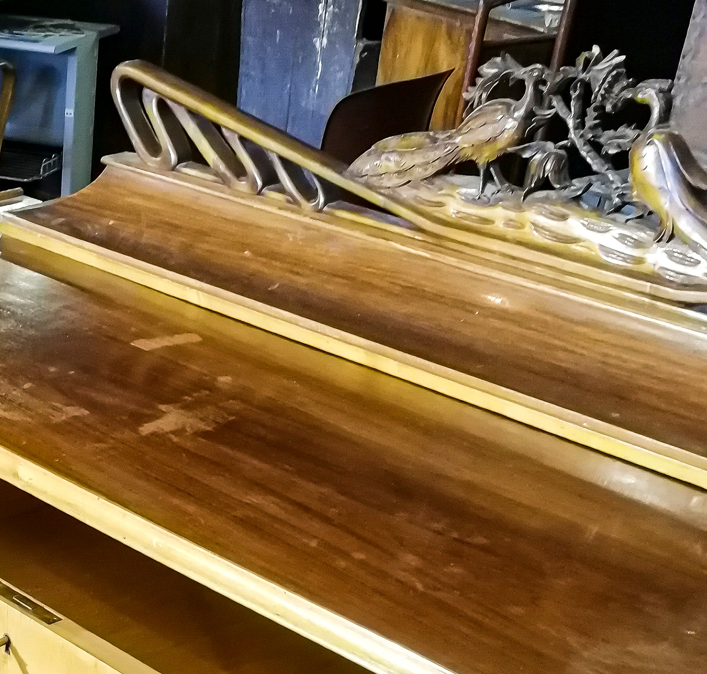 Credenza Art Deco' bicolore con zona mobile bar. Italia 1920