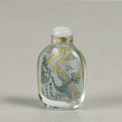 Snuff bottle cinese una piccola bottiglia usata per contenere tabacco da fiuto vetro e dipinte dall'interno drago e una fenice