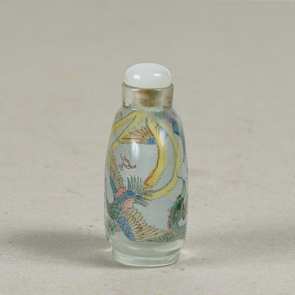 Snuff bottle cinese una piccola bottiglia usata per contenere tabacco da fiuto vetro e dipinte dall'interno drago e una fenice