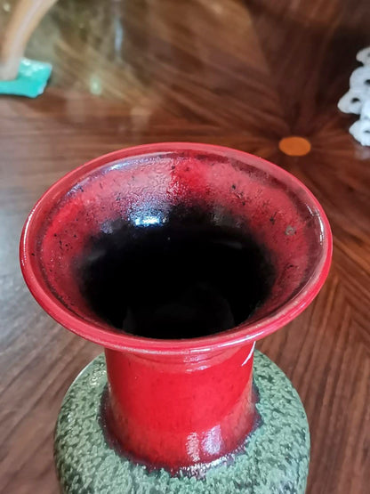 Vaso in ceramica rosso e verde marcato Jasba Germania 1960.