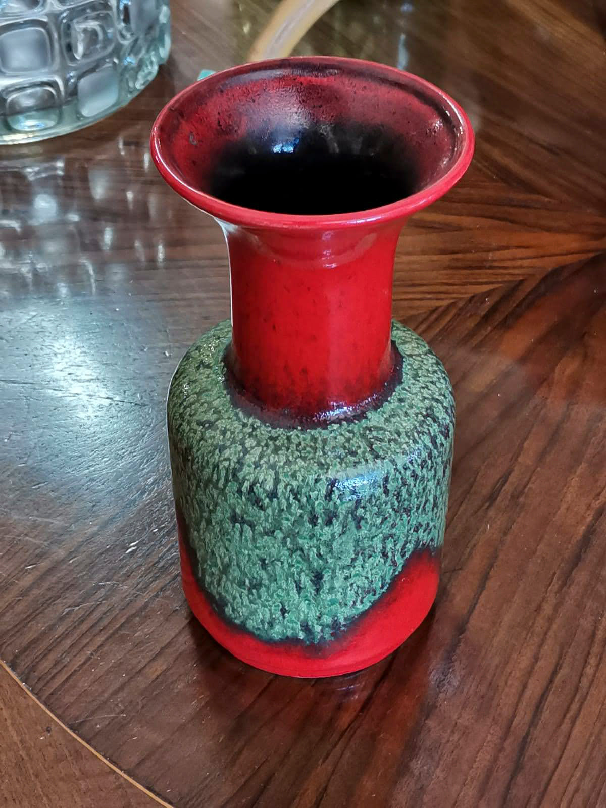 Vaso in ceramica rosso e verde marcato Jasba Germania 1960.