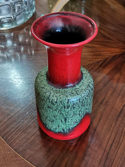 Vaso in ceramica rosso e verde marcato Jasba Germania 1960.