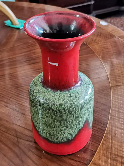 Vaso in ceramica rosso e verde marcato Jasba Germania 1960.