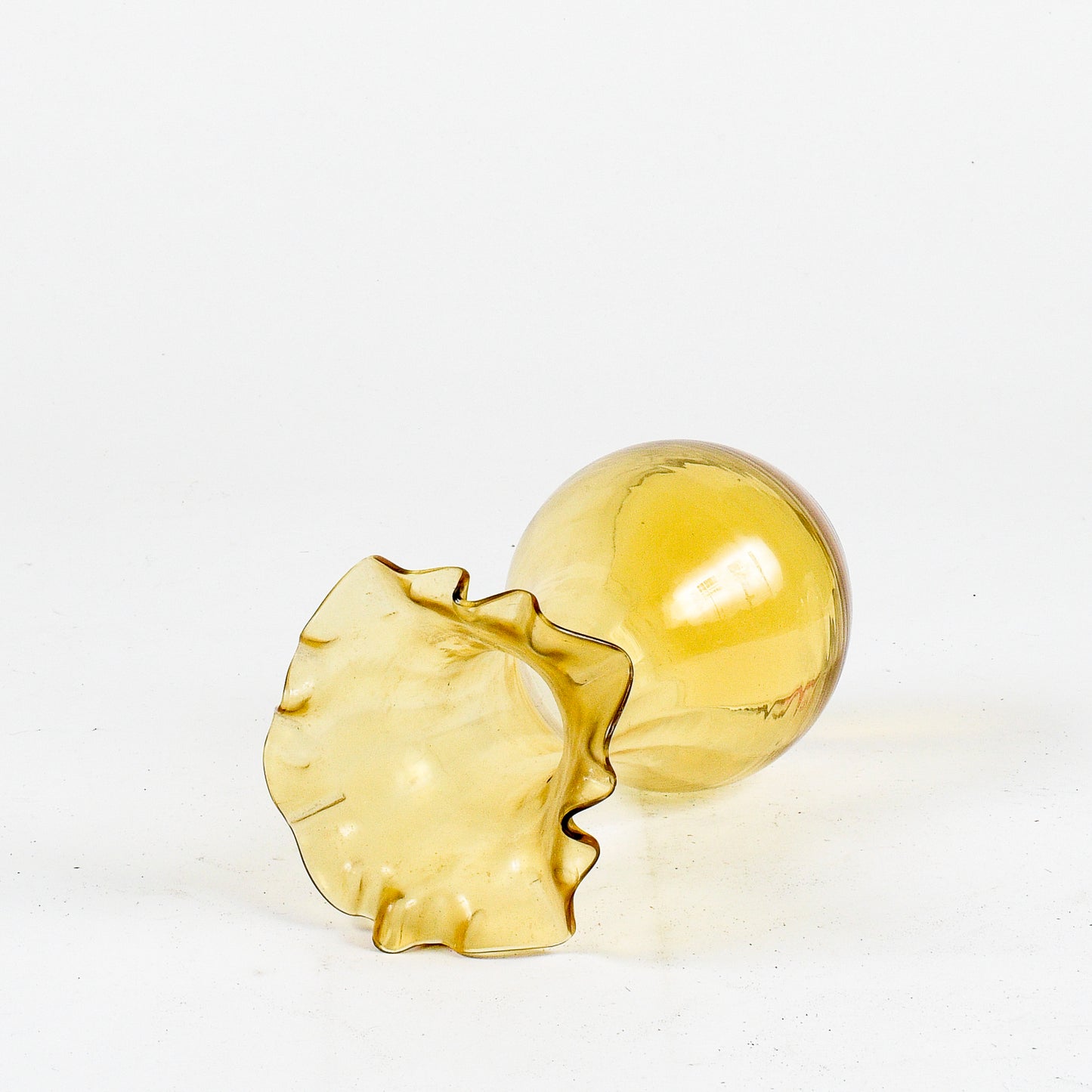 Vaso in vetro soffiato giallo inizio XX secolo