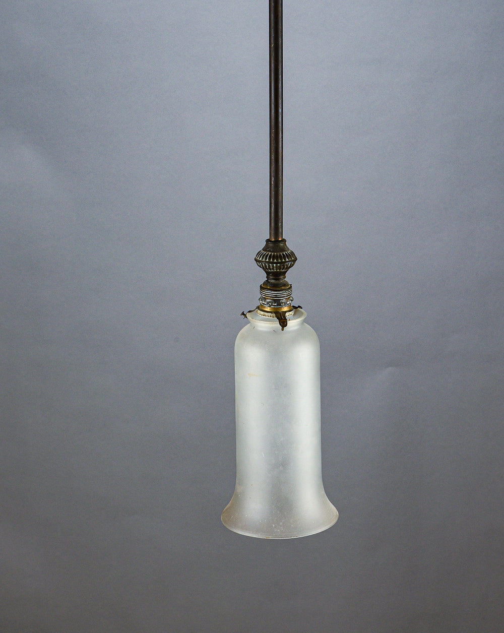 Lampadario da soffitto ottone e vetro satinato Italia epoca 1930
