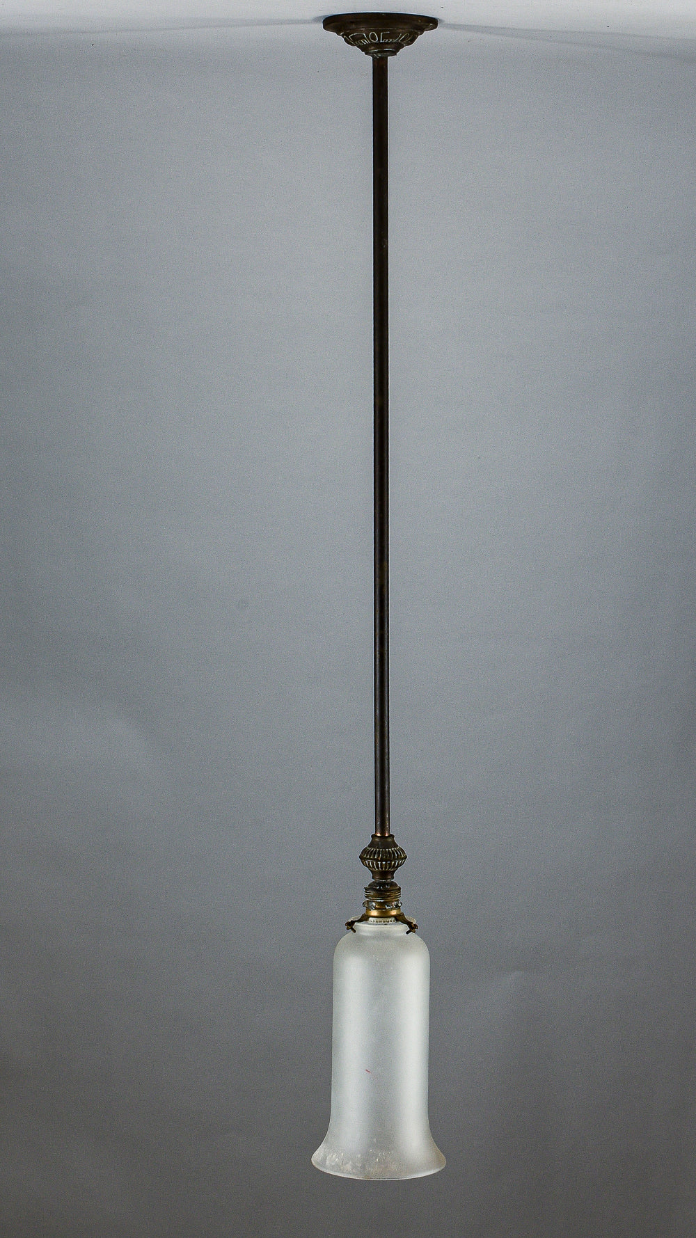 Lampadario da soffitto ottone e vetro satinato Italia epoca 1930