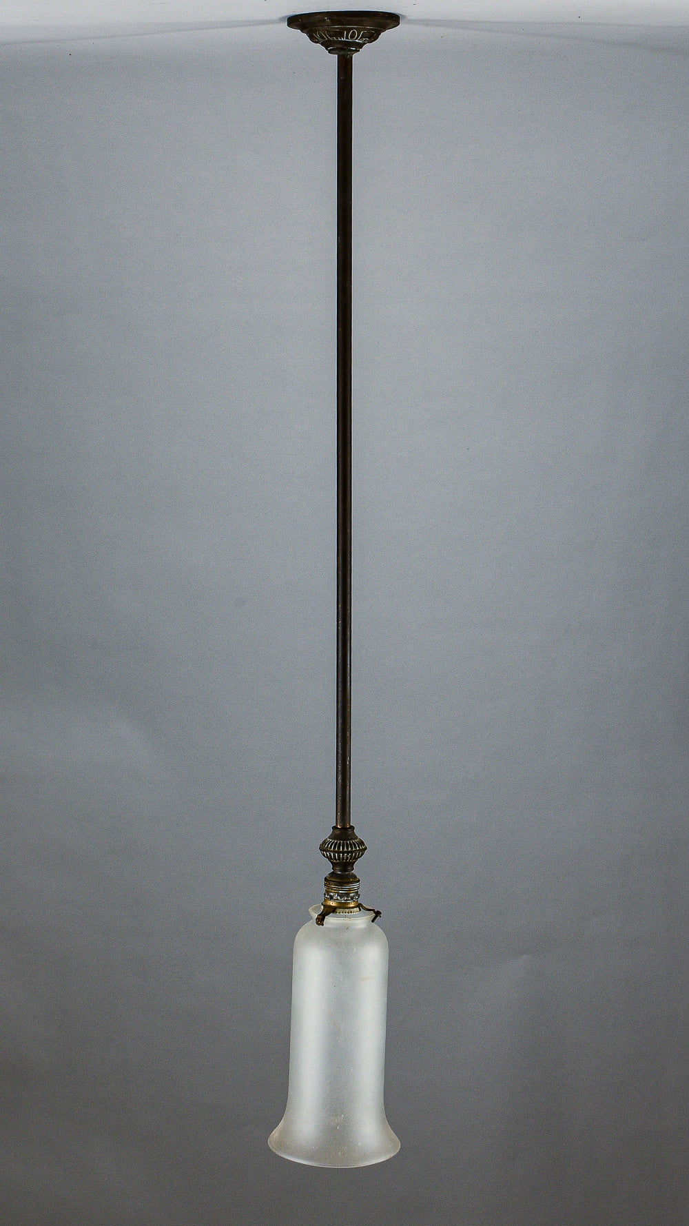 Lampadario da soffitto ottone e vetro satinato Italia epoca 1930