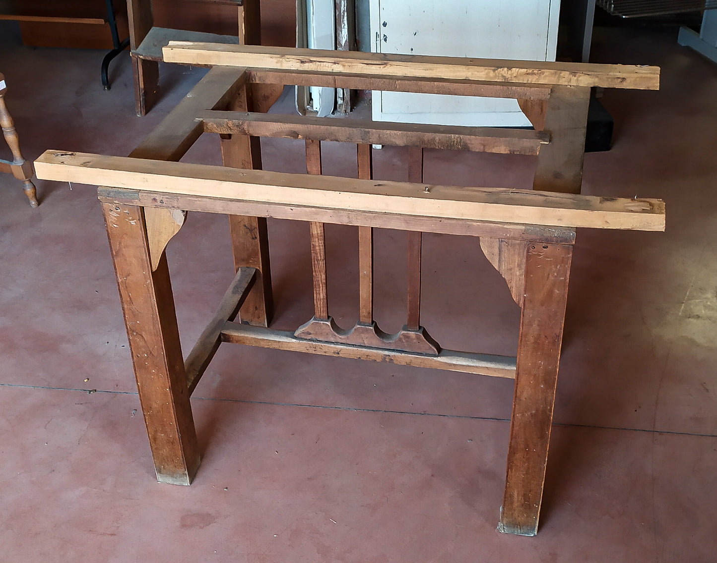 tavolo allungabile epoca Liberty in mogano da restaurare
