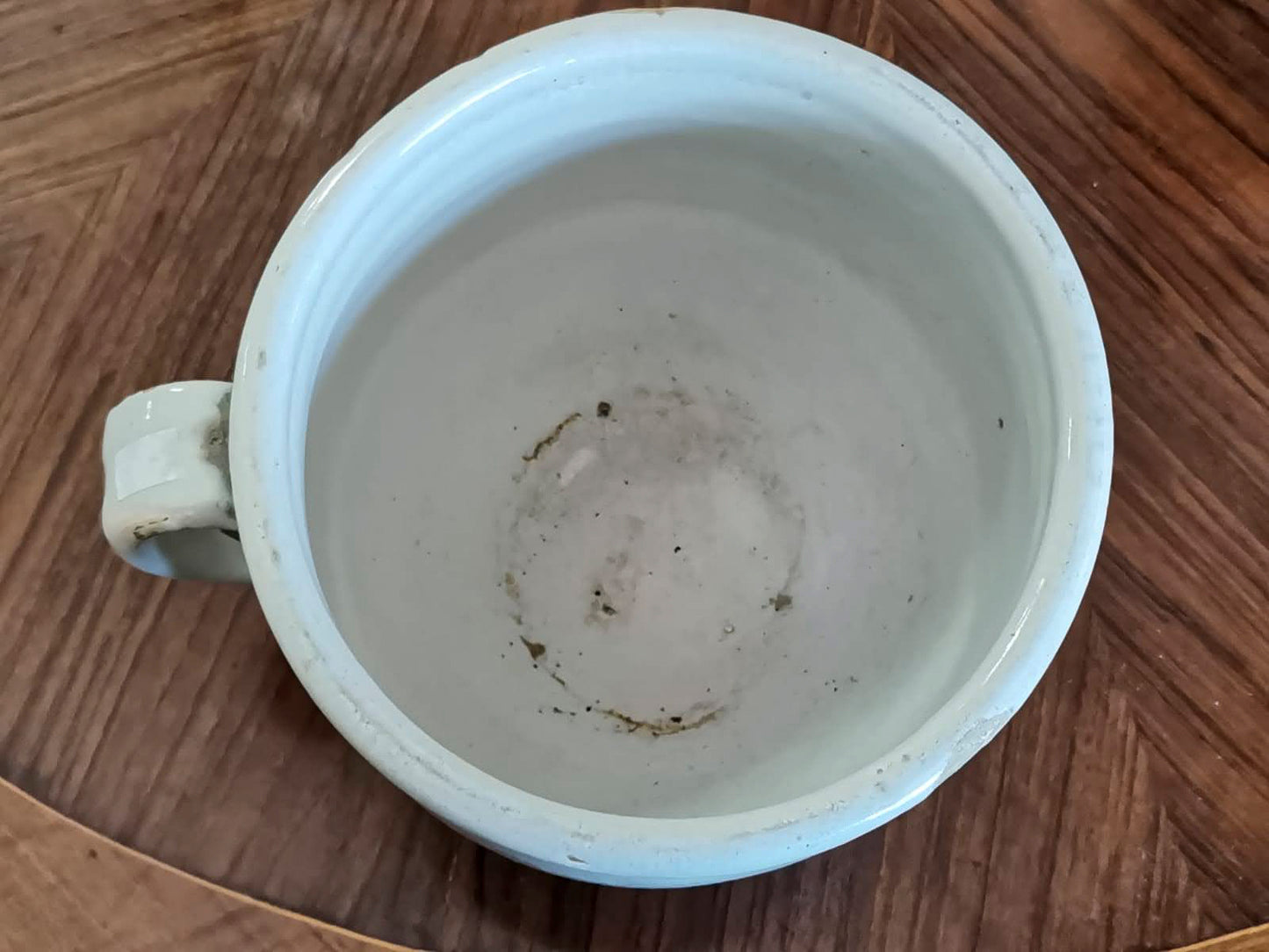 Vaso da notte in terracotta smaltata bianco e blu , Pollenza Italia epoca fine 800