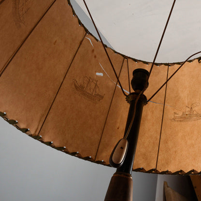 Lampada piantana da terra art deco stile Stilnovo paralume in carta pergamena con imbarcazioni dipinte