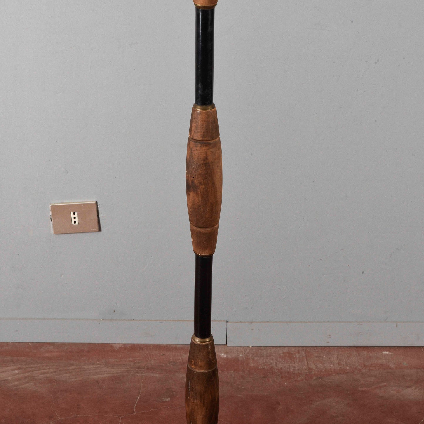 Lampada piantana da terra art deco stile Stilnovo paralume in carta pergamena con imbarcazioni dipinte