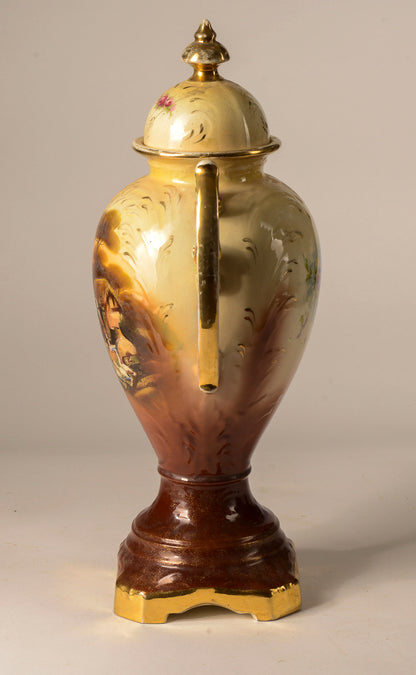 VASO CON COPERCHIO DELLA DITTA FALCON ENGLAND POTTERY, FINE 800 PRIMO 900
