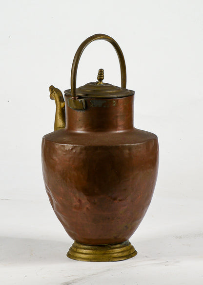Anfora brocca in rame con beccuccio in ottone  Italia  1800