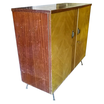CREDENZA ANNI 50 IMPELLICCIATA IN LEGNO DI BETULLA DA RESTAURARE