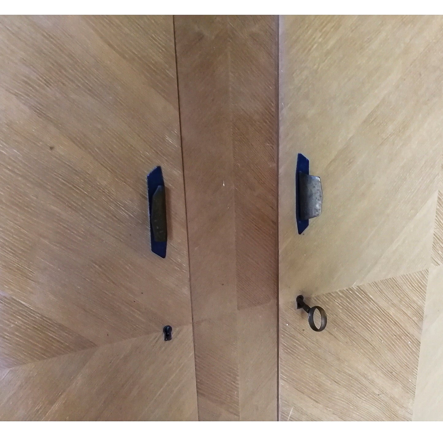 CREDENZA ANNI 50 IMPELLICCIATA IN LEGNO DI BETULLA DA RESTAURARE