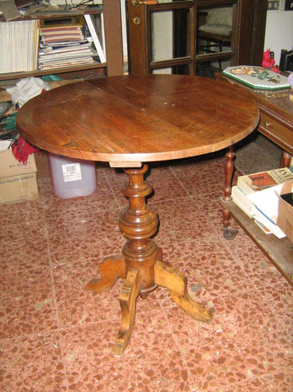 Tavolino rotondo in noce Italia Luigi Filippo