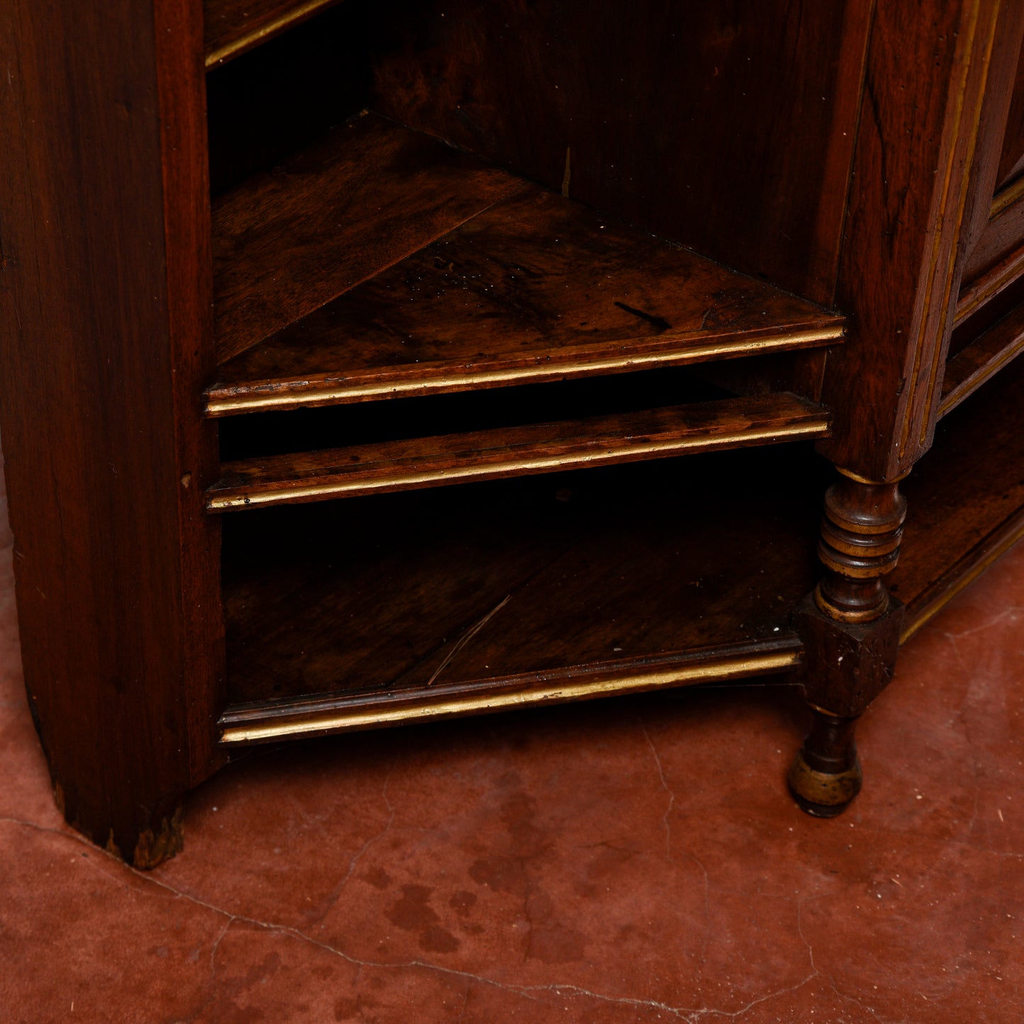 Credenza con alzata piattaia intagliata  epoca Liberty
