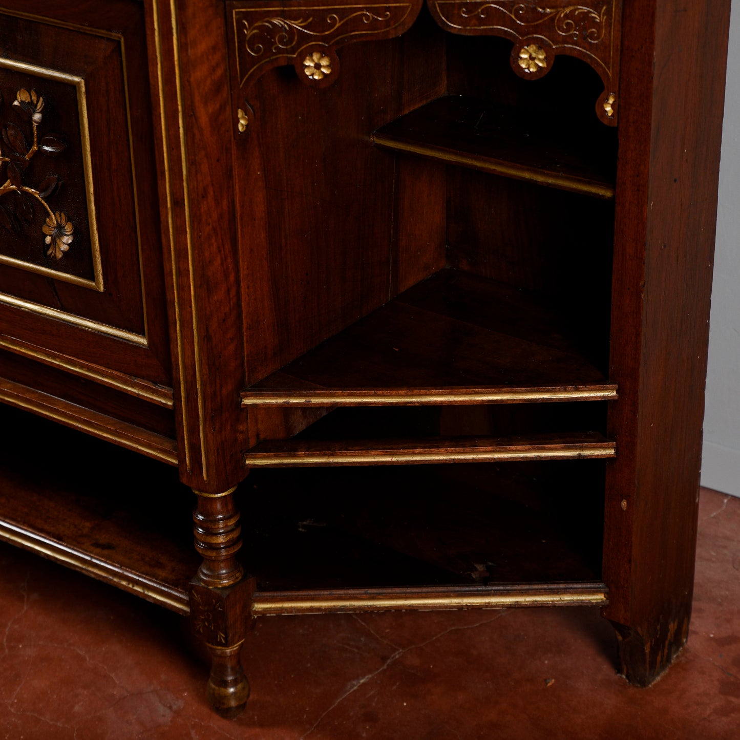 Credenza con alzata piattaia intagliata  epoca Liberty