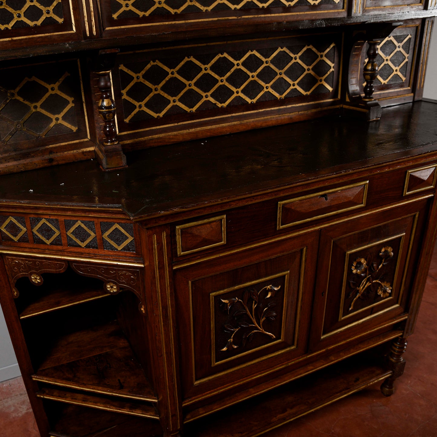 Credenza con alzata piattaia intagliata  epoca Liberty