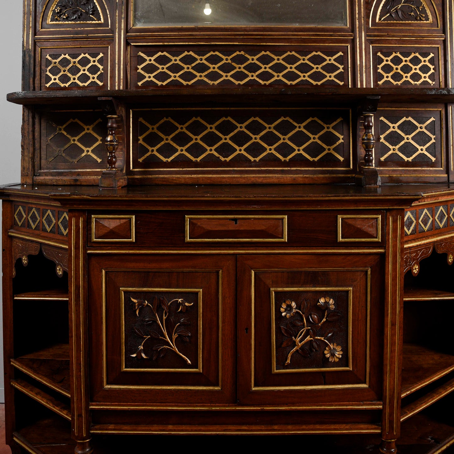 Credenza con alzata piattaia intagliata  epoca Liberty