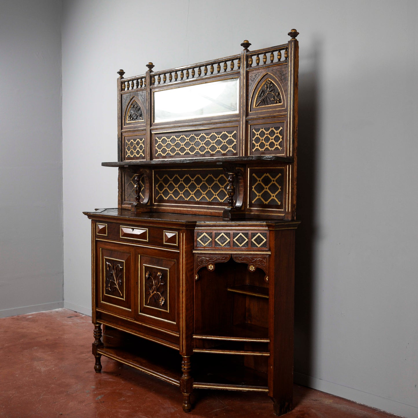 Credenza con alzata piattaia intagliata  epoca Liberty