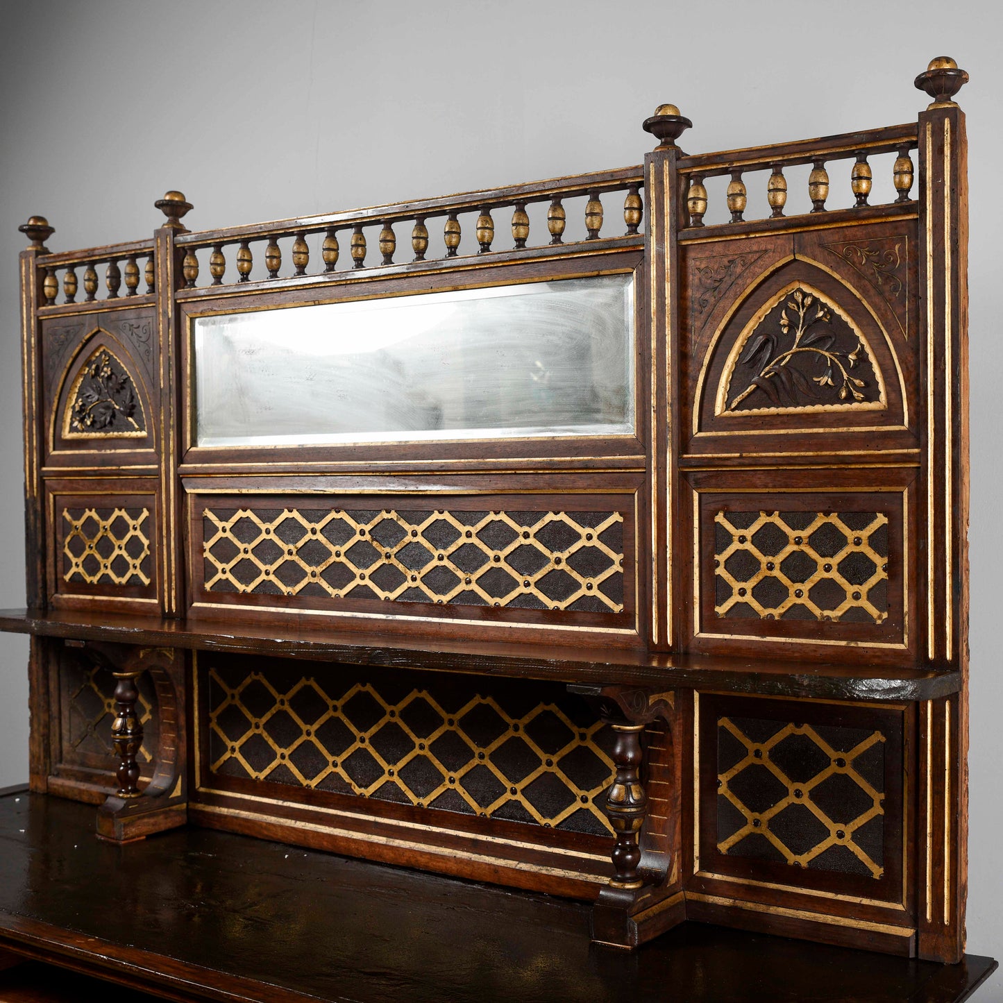 Credenza con alzata piattaia intagliata  epoca Liberty