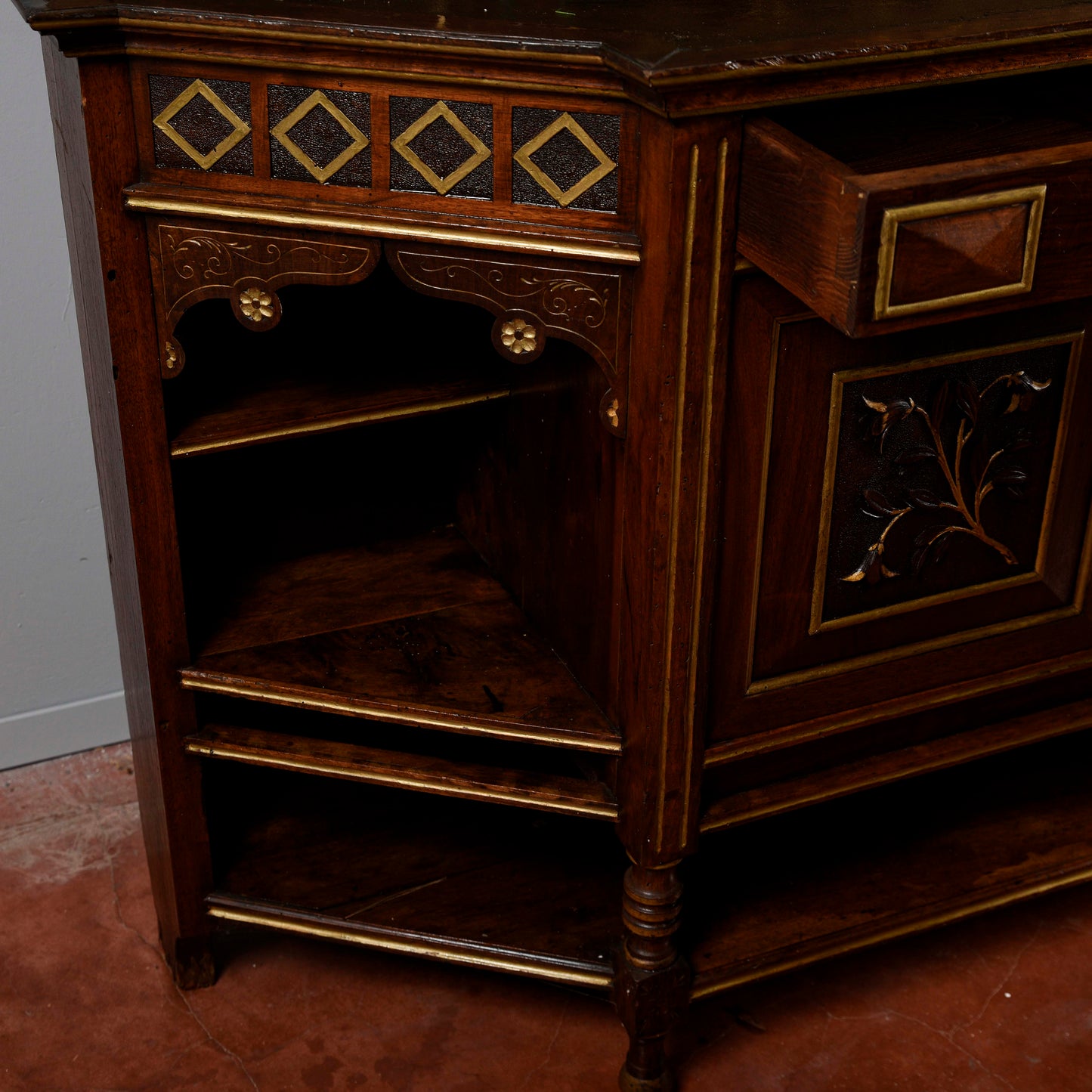 Credenza con alzata piattaia intagliata  epoca Liberty