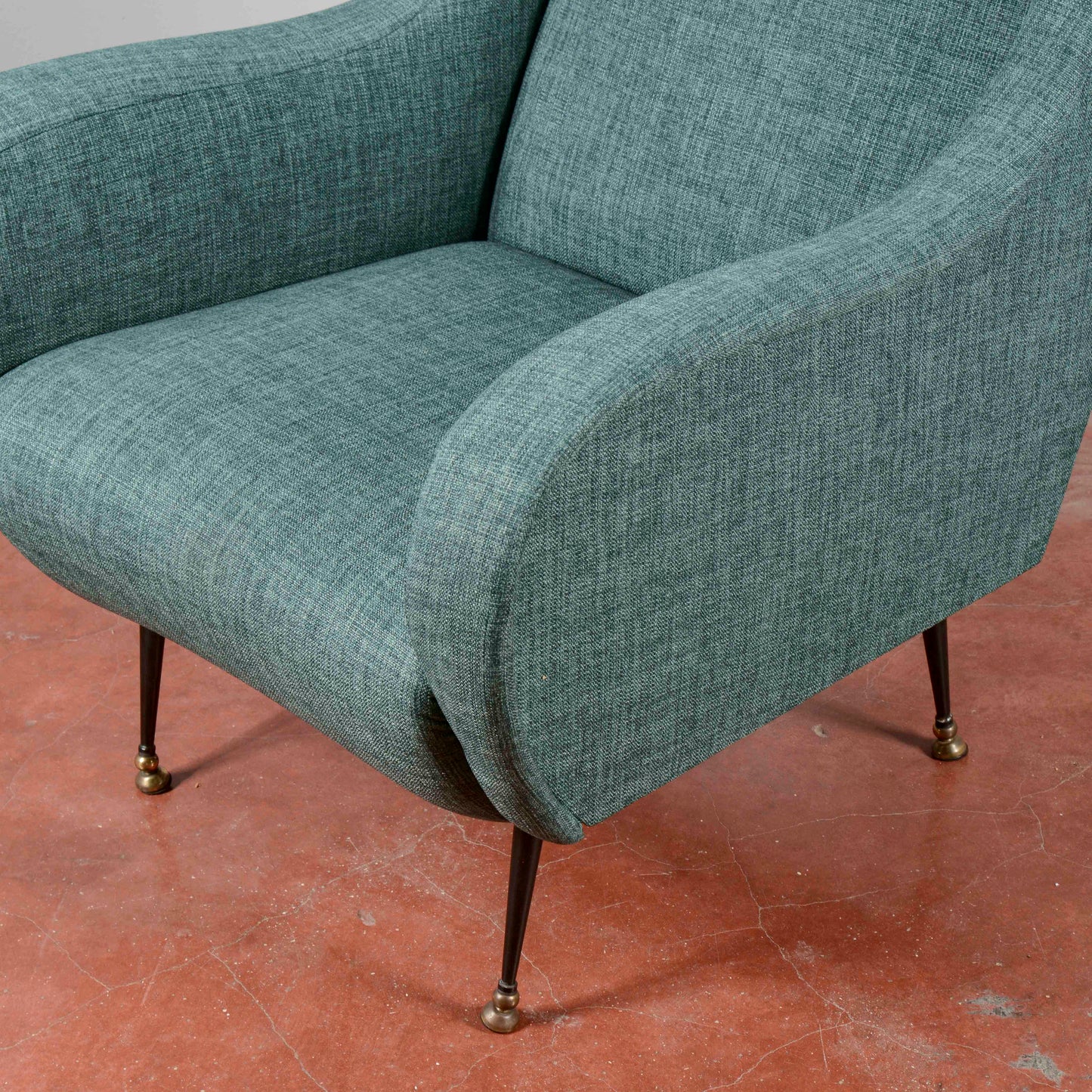 Poltrona vintage restaurata tessuto nuovo