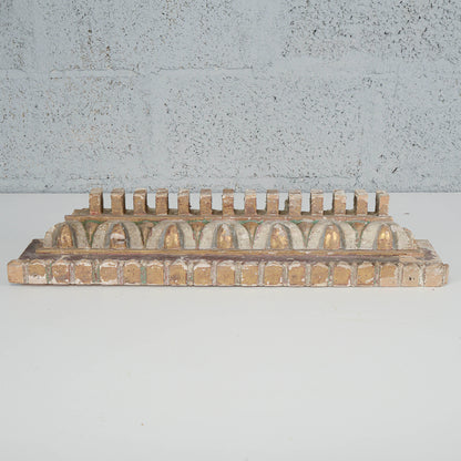Cornice dentellata frammento decoro