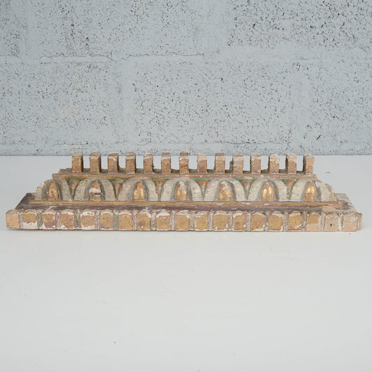Cornice dentellata frammento decoro