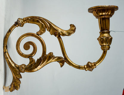Coppia di applique torciere a muro in ferro lavorato con parti tornite in legno dorate  a foglia oro Italia  Luigi XV