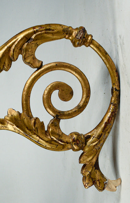 Coppia di applique torciere a muro in ferro lavorato con parti tornite in legno dorate  a foglia oro Italia  Luigi XV
