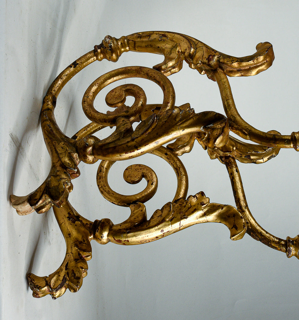 Coppia di applique torciere a muro in ferro lavorato con parti tornite in legno dorate  a foglia oro Italia  Luigi XV