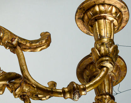 Coppia di applique torciere a muro in ferro lavorato con parti tornite in legno dorate  a foglia oro Italia  Luigi XV