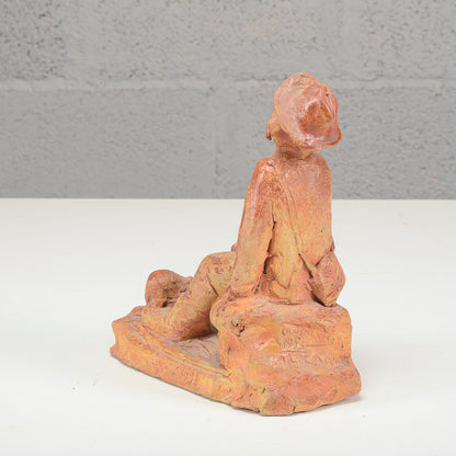 Scultura in terracotta firmata con data 1953 e scritta ai miei tempi che tempi