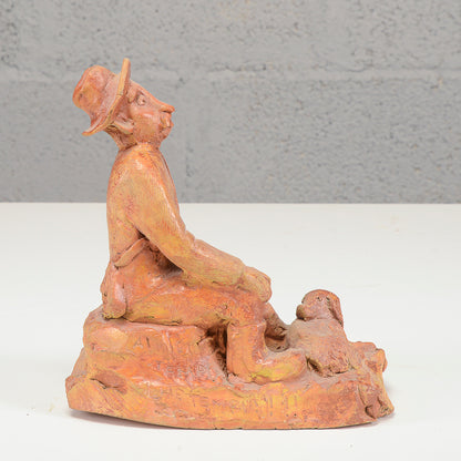 Scultura in terracotta firmata con data 1953 e scritta ai miei tempi che tempi