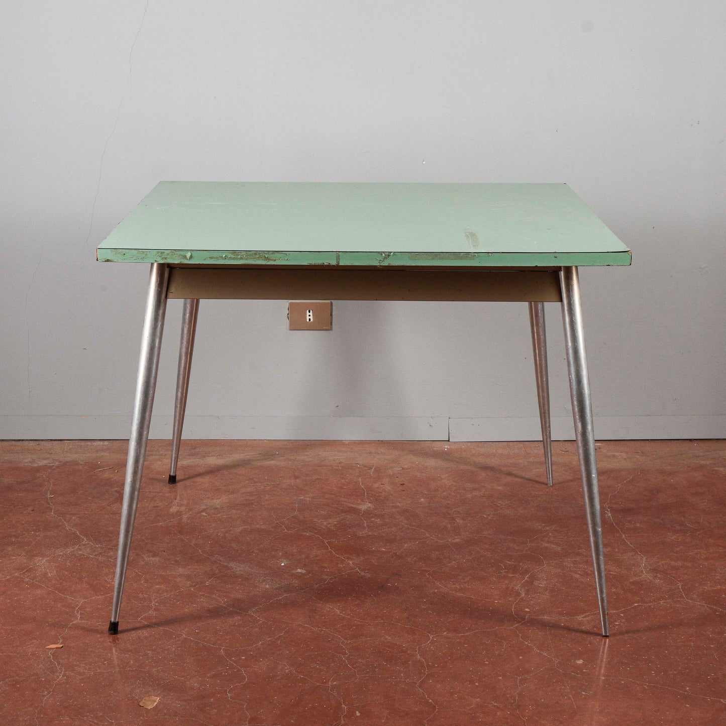 Tavolo quadrato con piano verde anni 60