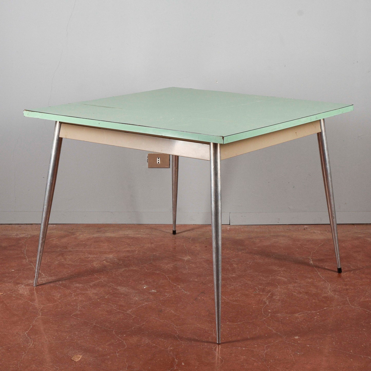 Tavolo quadrato con piano verde anni 60