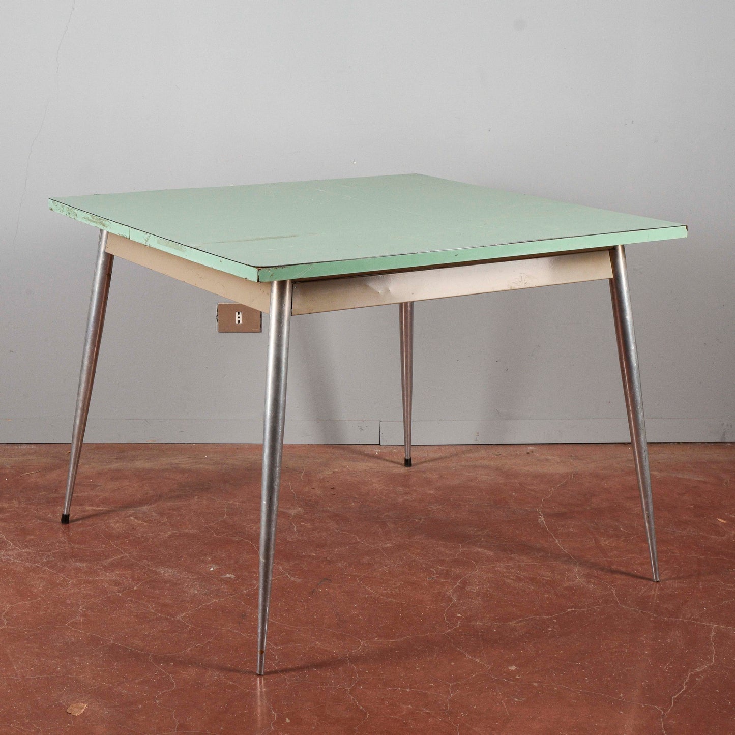 Tavolo quadrato con piano verde anni 60