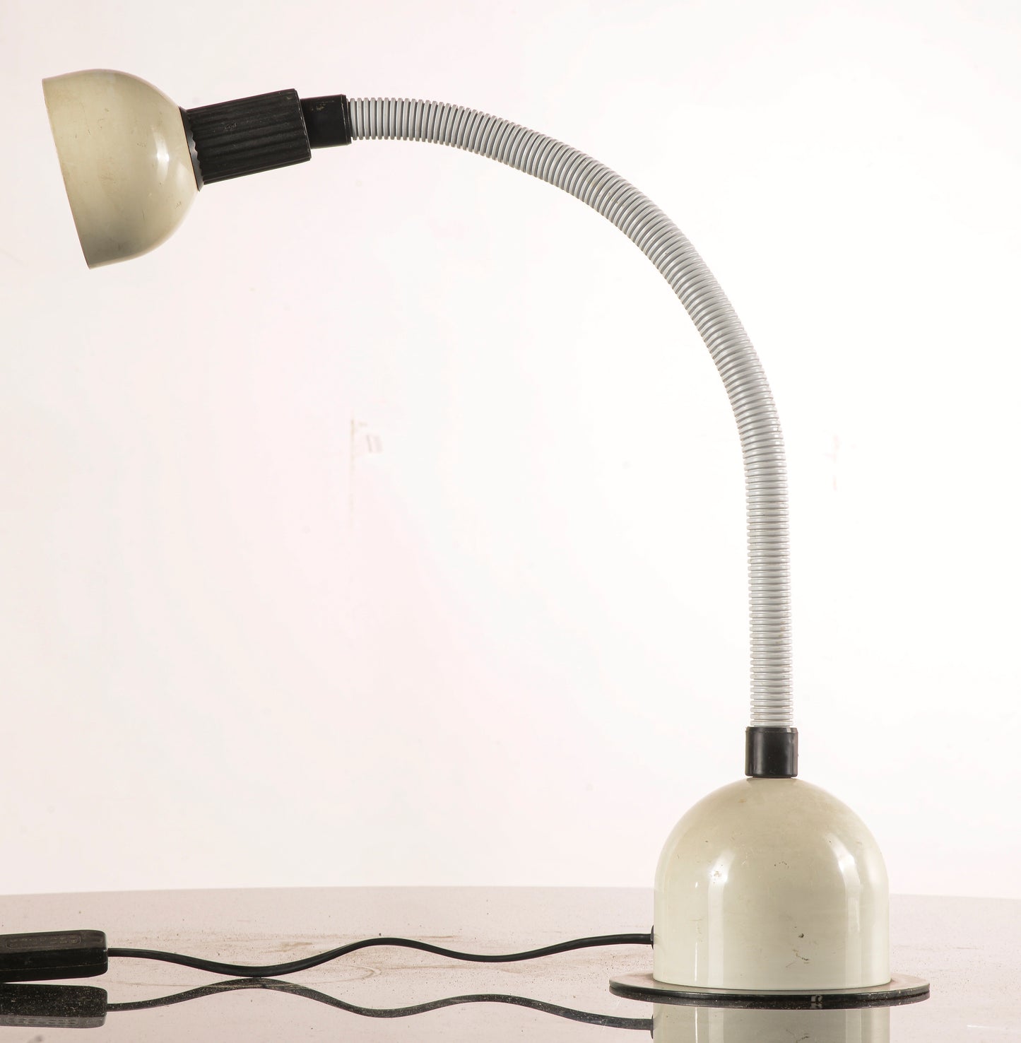 Lampada da tavolo vintage bianca, Italia, anni '80