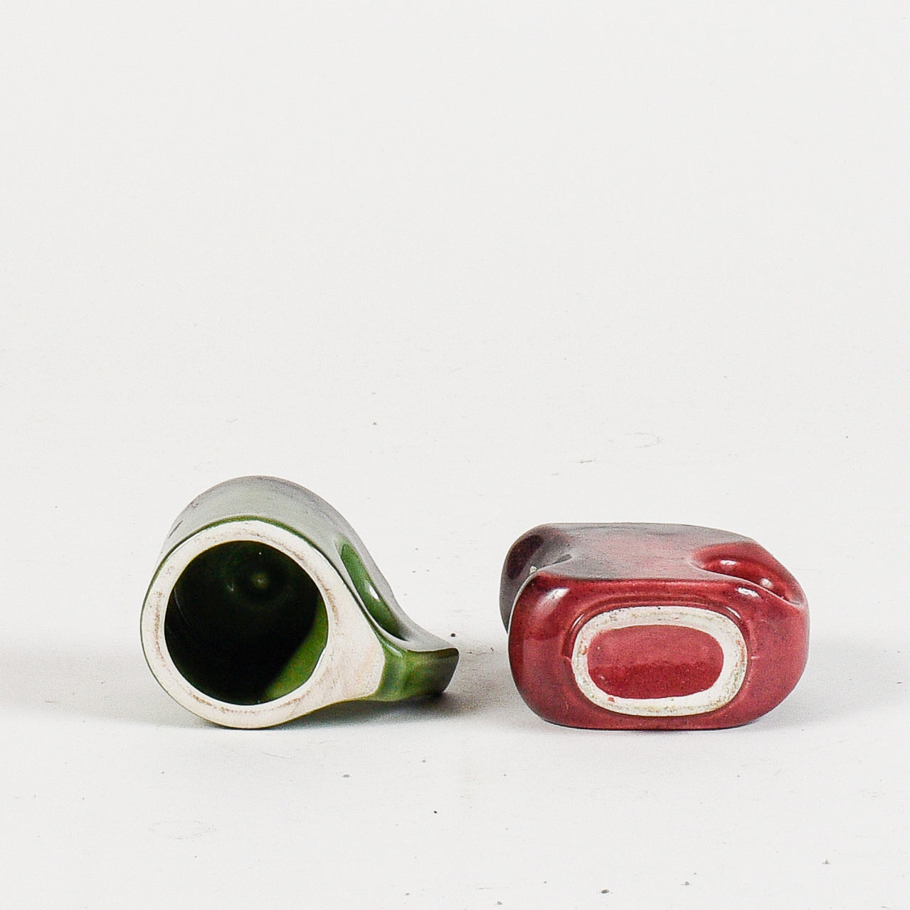 coppia di vasetti 1 verde e uno bordeaux vintage