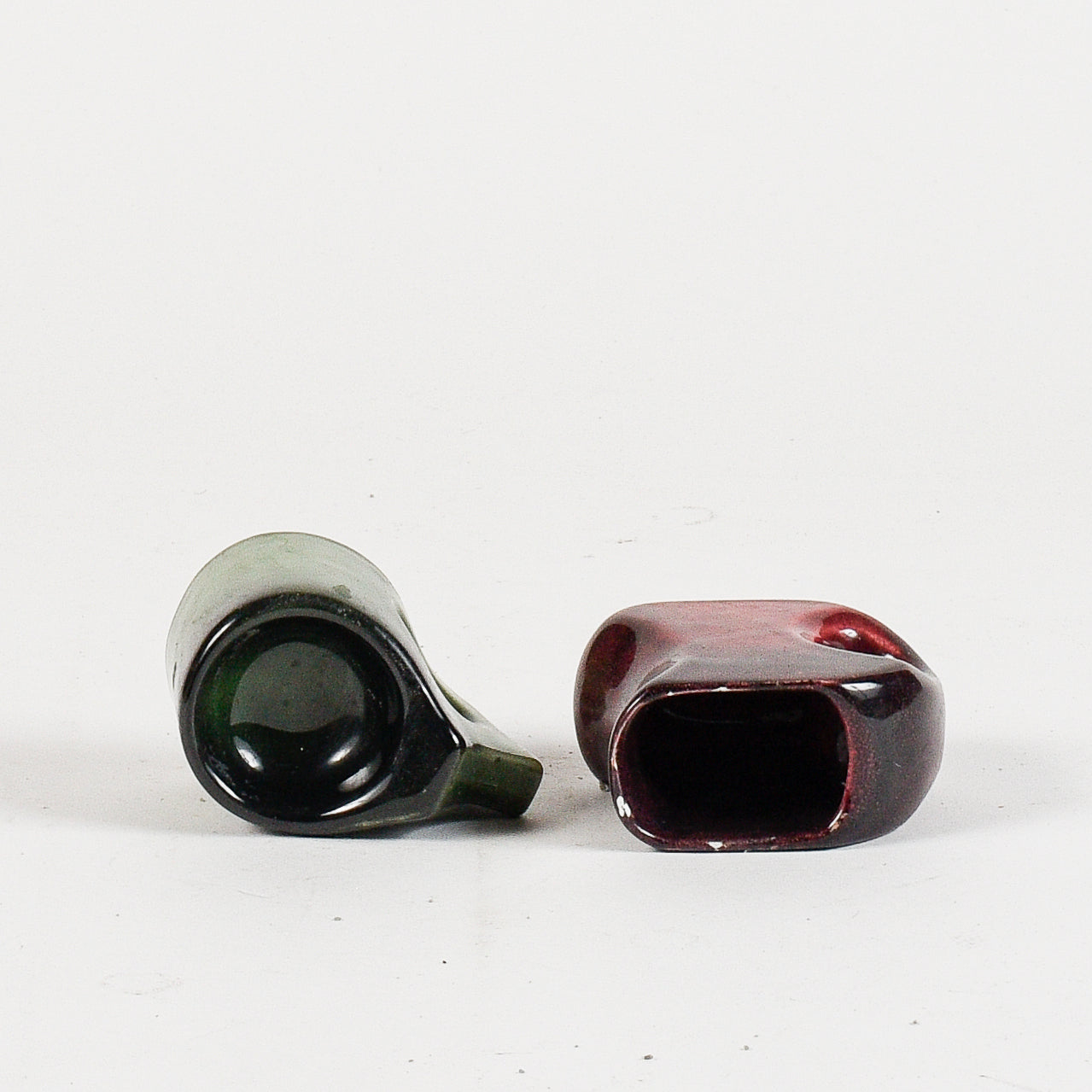 coppia di vasetti 1 verde e uno bordeaux vintage