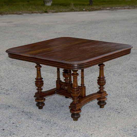 Tavolo francese in legno di noce  allungabile con gambe tornite e fasce intagliate  Francia 1870