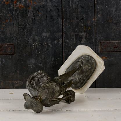 Statua scultura in metallo bronzo ragazzo pescatore con ceste di pesci e polipi XX secolo
