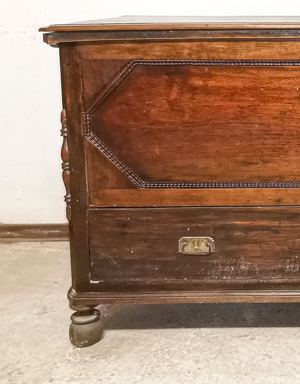 Cassacomò da corredo con un cassetto e piano a  ribalta in noce massello Italia 1860