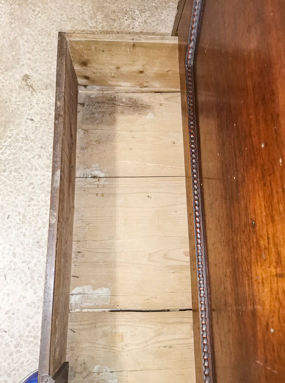 Cassacomò da corredo con un cassetto e piano a  ribalta in noce massello Italia 1860