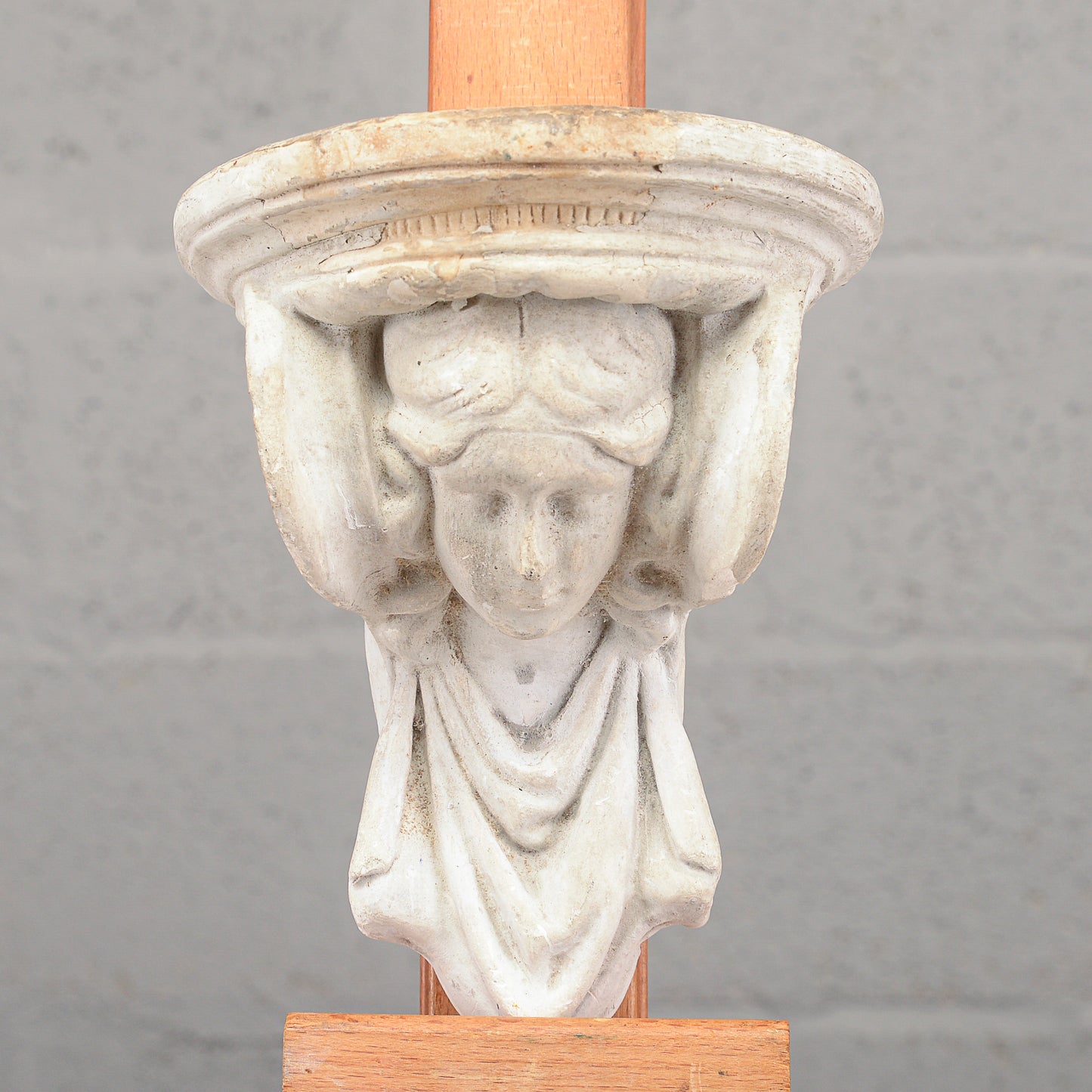 Mensolina in gesso fine XIX secolo neoclassica
