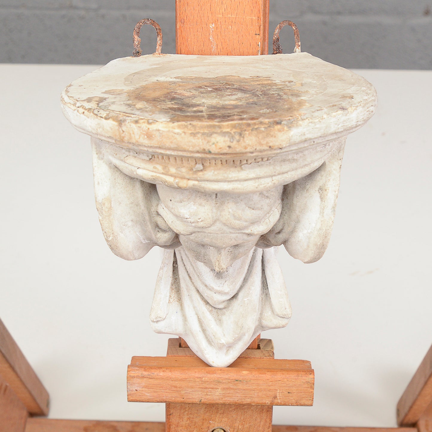 Mensolina in gesso fine XIX secolo neoclassica
