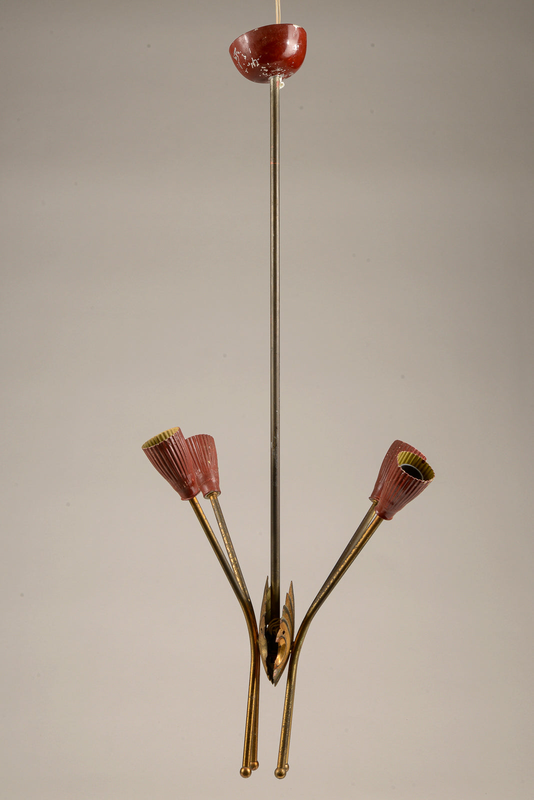 Lampadario  in metallo verniciato rosso e oro, Italia 1960